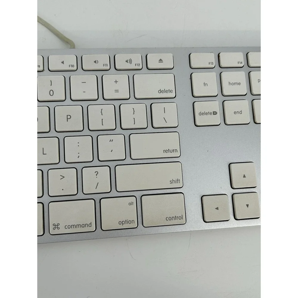 Apple A1243 Wired USB Silver Aluminum Keyboard w. Numeric Keypad, Tested Working